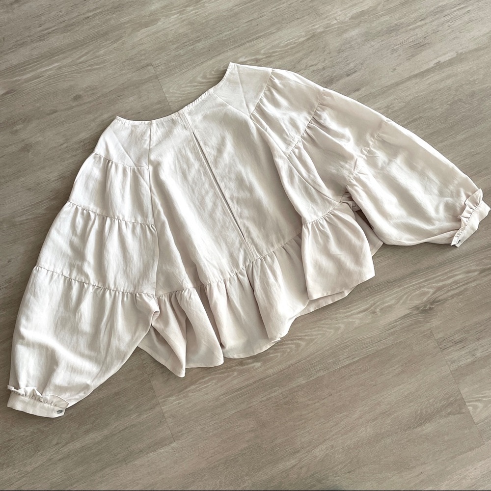 Anthropologie No Less Than poet sleeves ruffled cream top / blouse - Picture 11 of 15